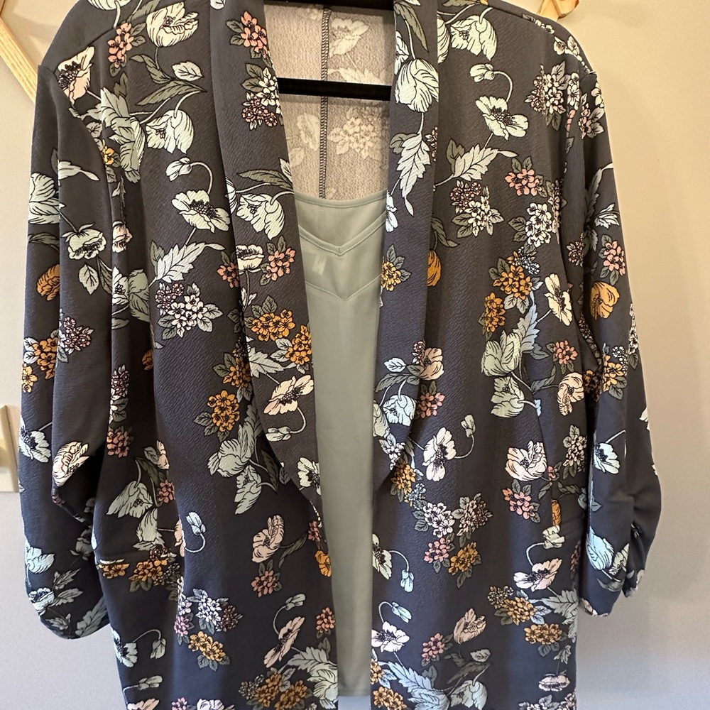 Women’s plus size blazer and cami,Maurice’s blazer sz 3 and cami sz 2 Excellent